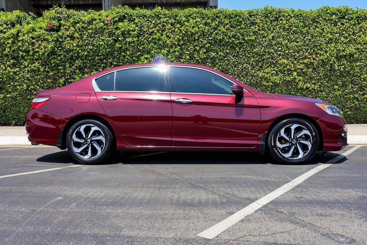 2017 Honda Accord EX-L V6 photo 3