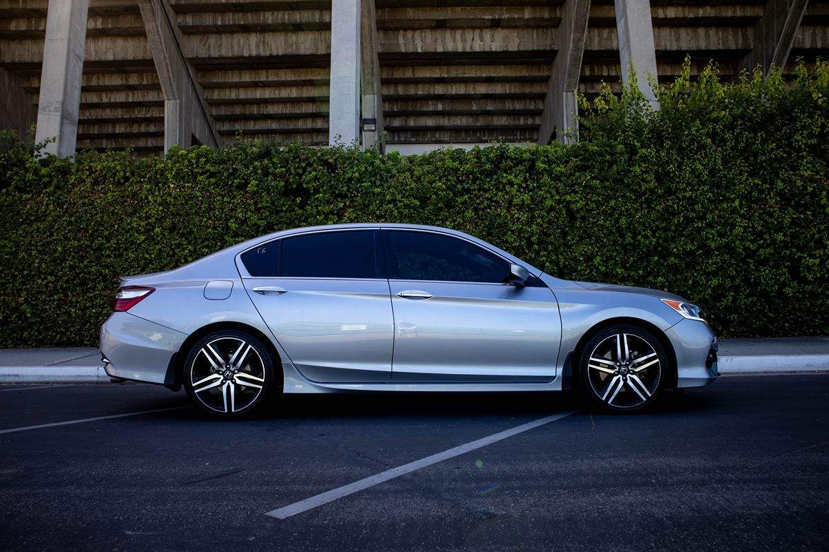 2017 Honda Accord Sport photo 2