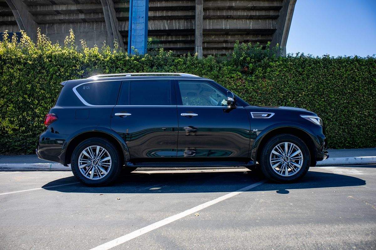 2019 Infiniti QX80 Luxe photo 3