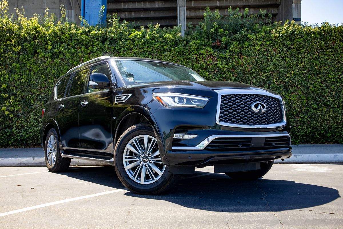 2019 Infiniti QX80 Luxe photo 2