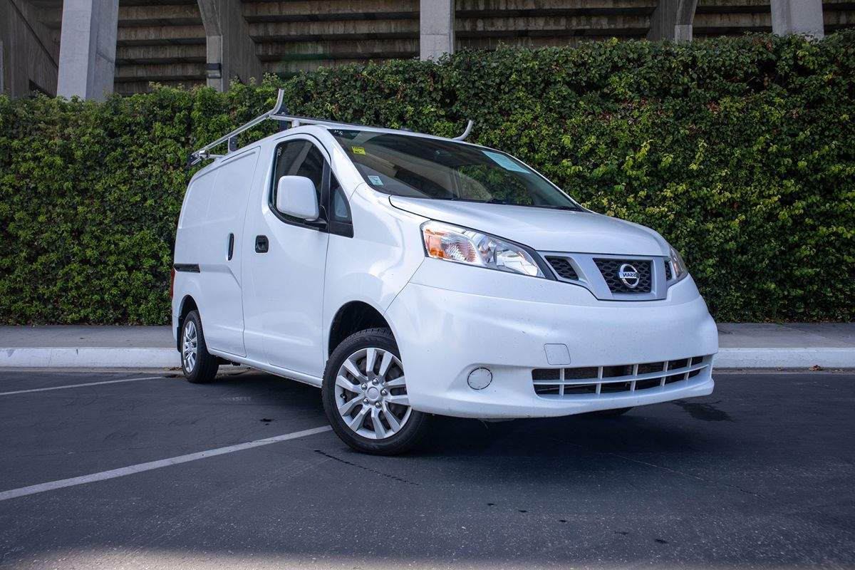 2015 Nissan NV200 SV photo 2