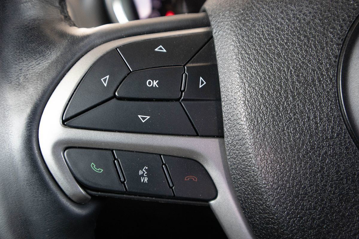 2018 Jeep Grand Cherokee Altitude photo 16