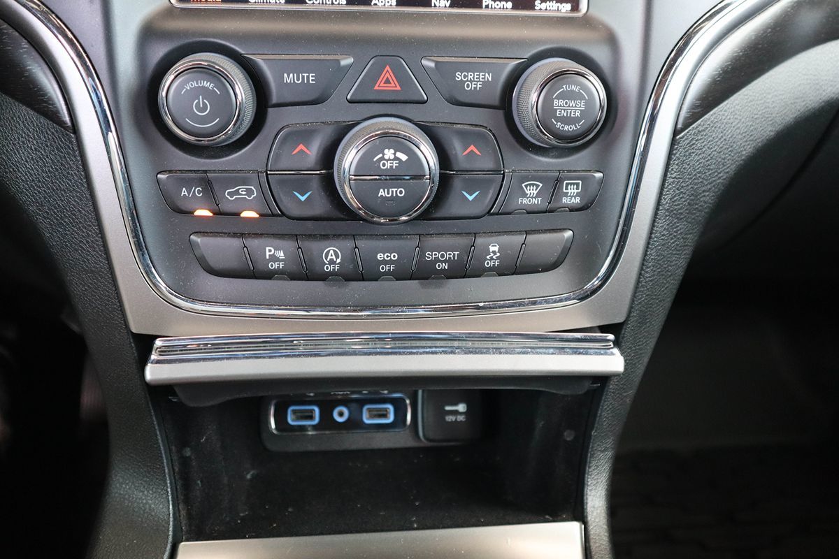 2018 Jeep Grand Cherokee Altitude photo 18