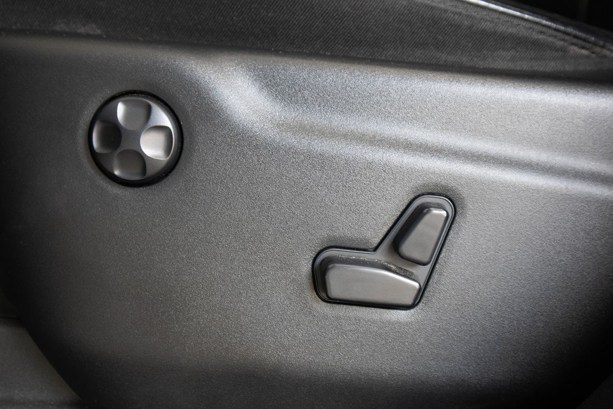 2018 Jeep Grand Cherokee Altitude photo 21