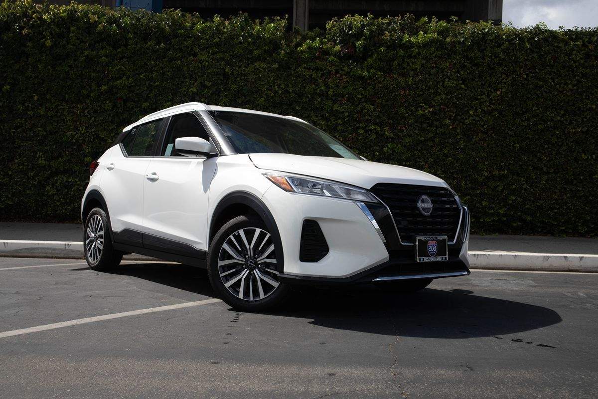 2024 Nissan Kicks SV photo 2