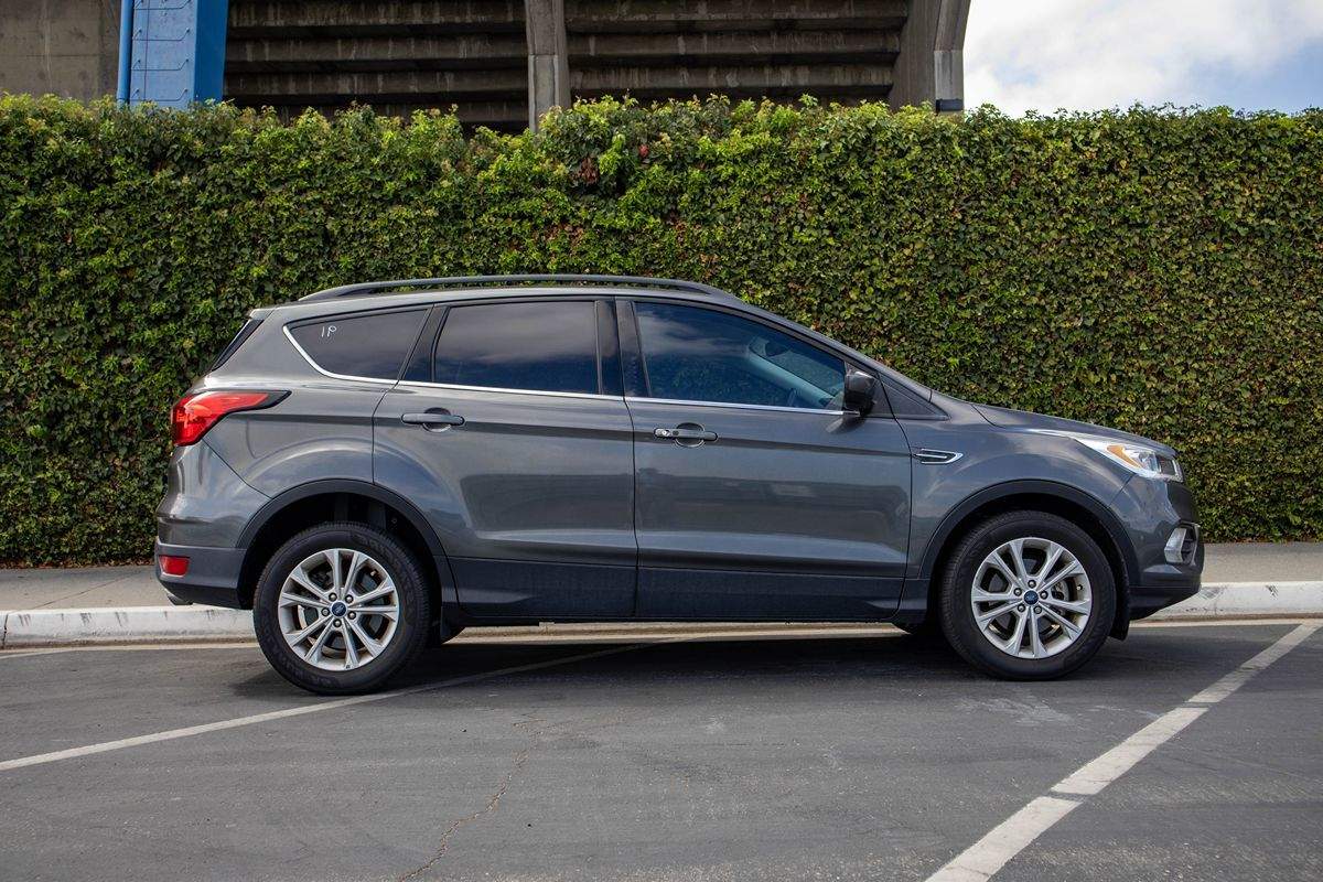 2019 Ford Escape SEL photo 3