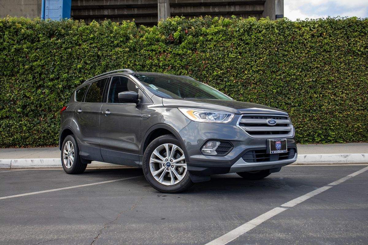 2019 Ford Escape SEL photo 2
