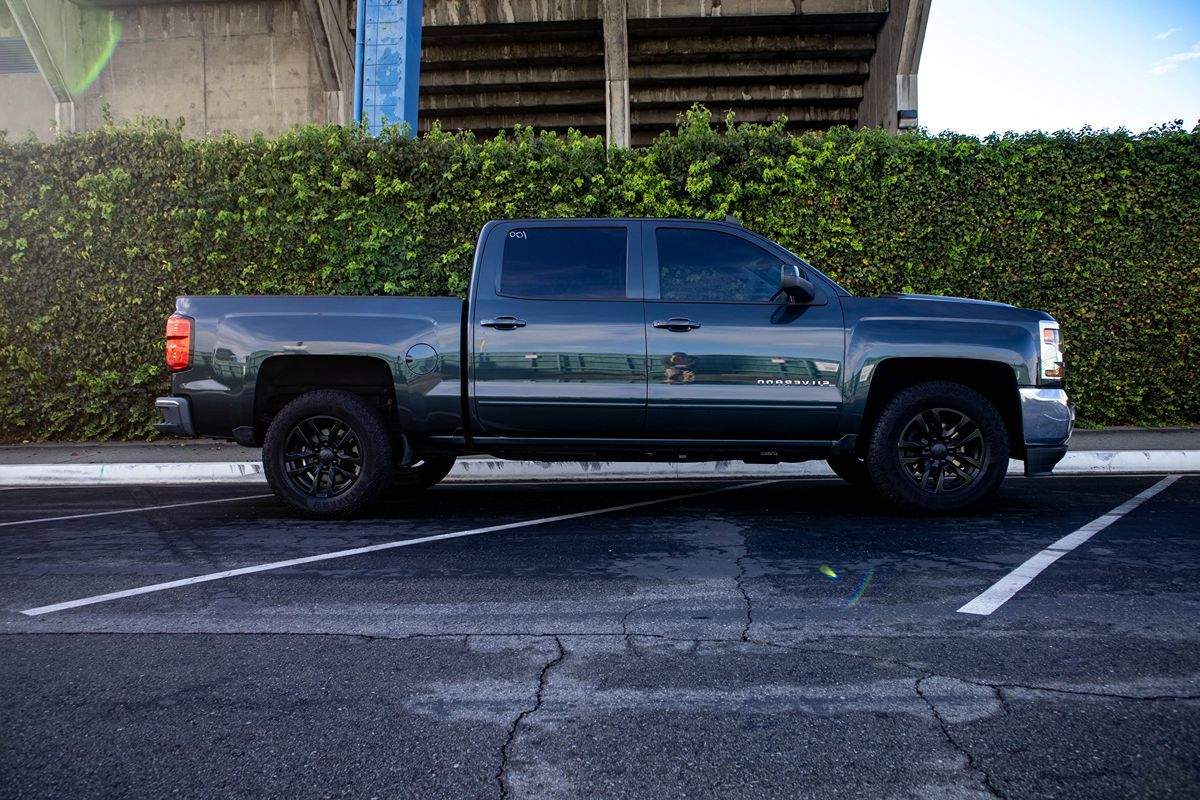 2018 Chevrolet Silverado 1500 LT photo 3
