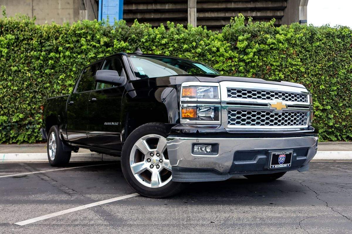 2015 Chevrolet Silverado 1500 LT photo 2