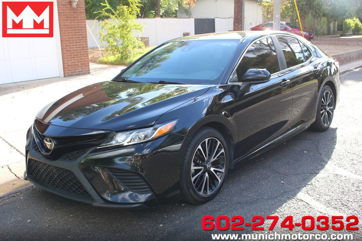 2020 Toyota Camry SE Nightshade