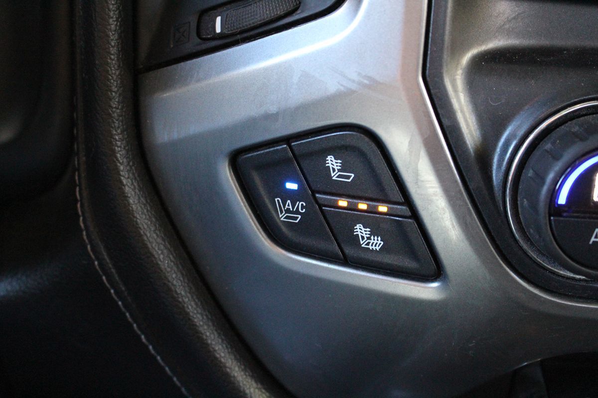 2015 Chevrolet Silverado 3500HD LTZ Z71 photo 30