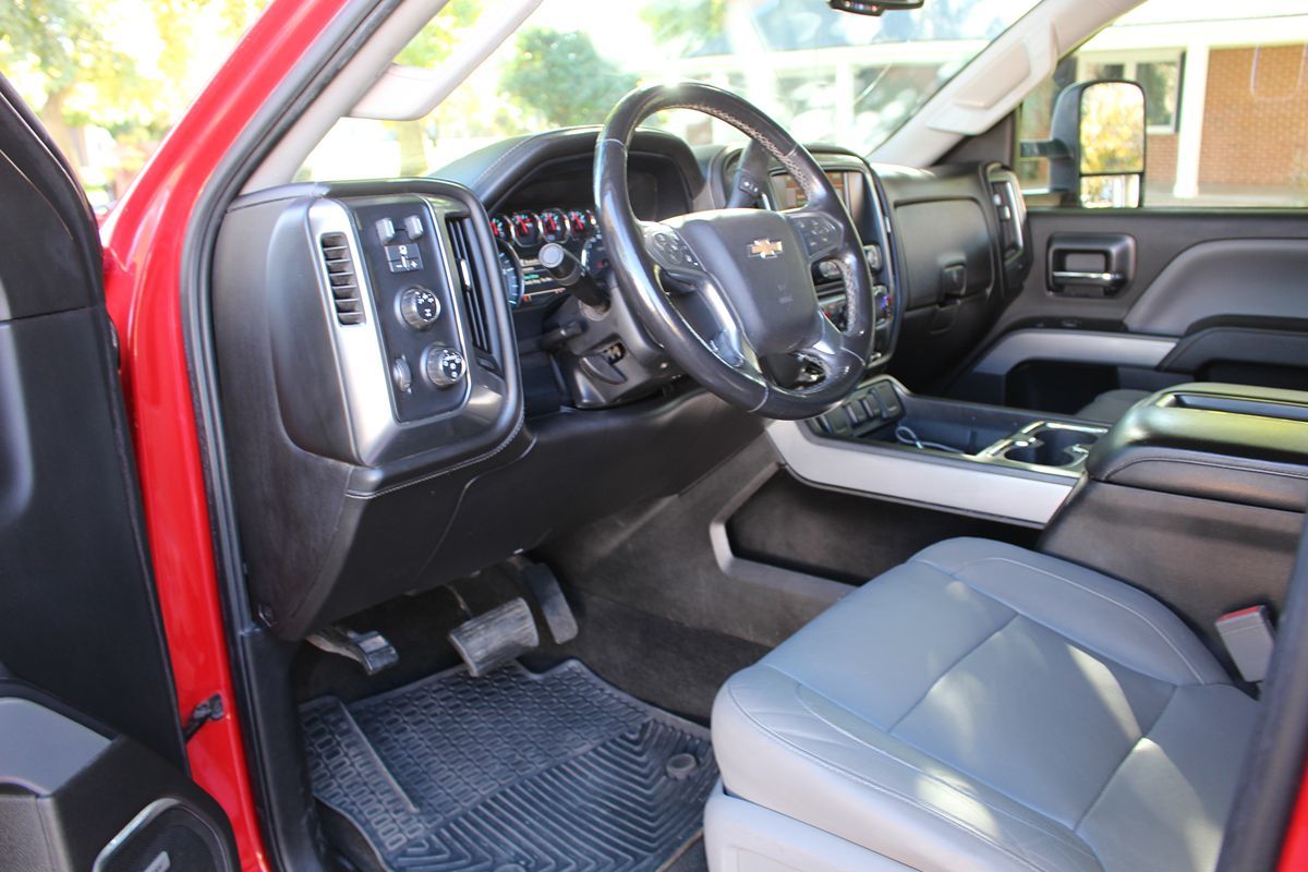 2015 Chevrolet Silverado 3500HD LTZ Z71 photo 6