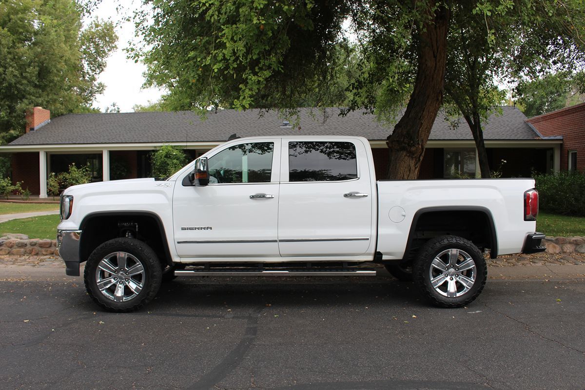 2017 Gmc Sierra 1500 SLT photo 2