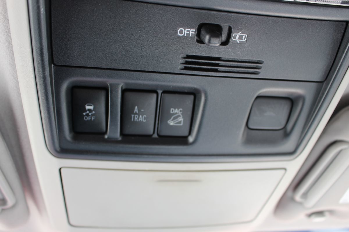 2016 Toyota 4Runner SR5 photo 20