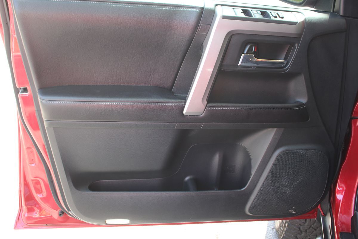 2016 Toyota 4Runner SR5 photo 10