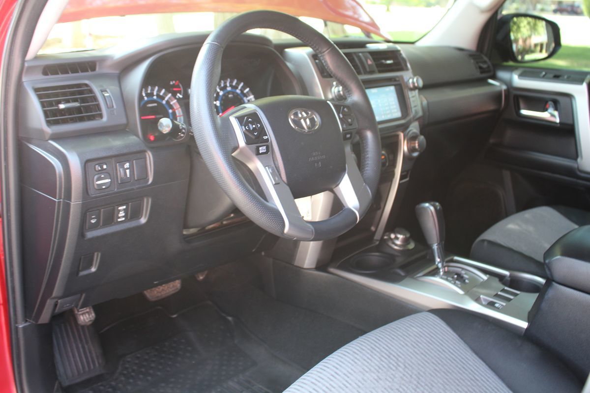 2016 Toyota 4Runner SR5 photo 7