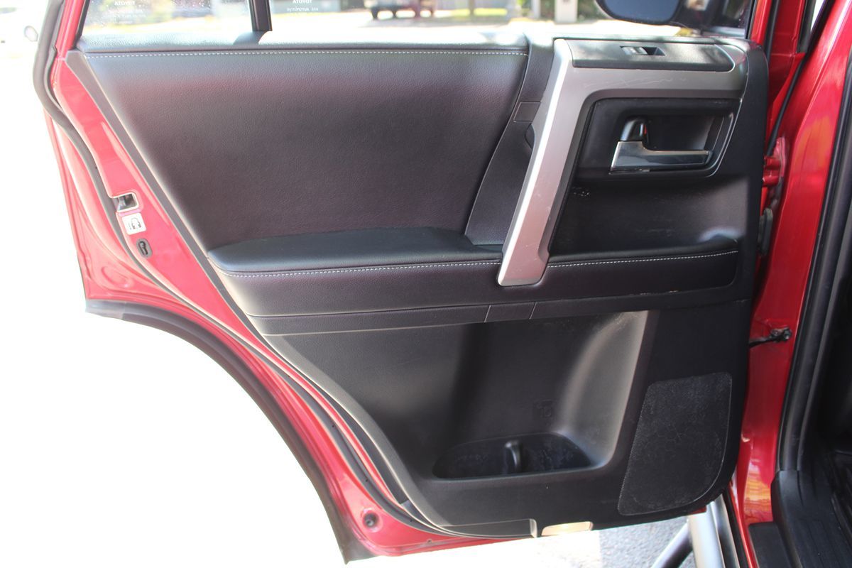 2016 Toyota 4Runner SR5 photo 12