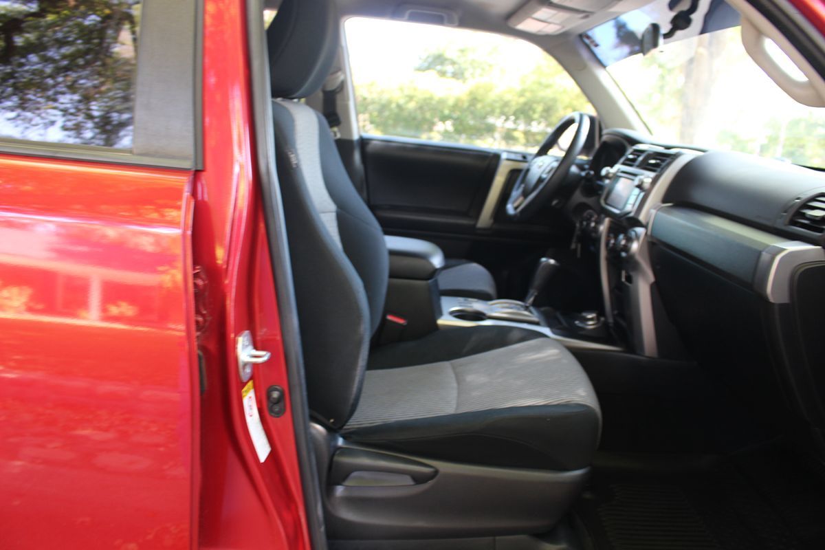 2016 Toyota 4Runner SR5 photo 14