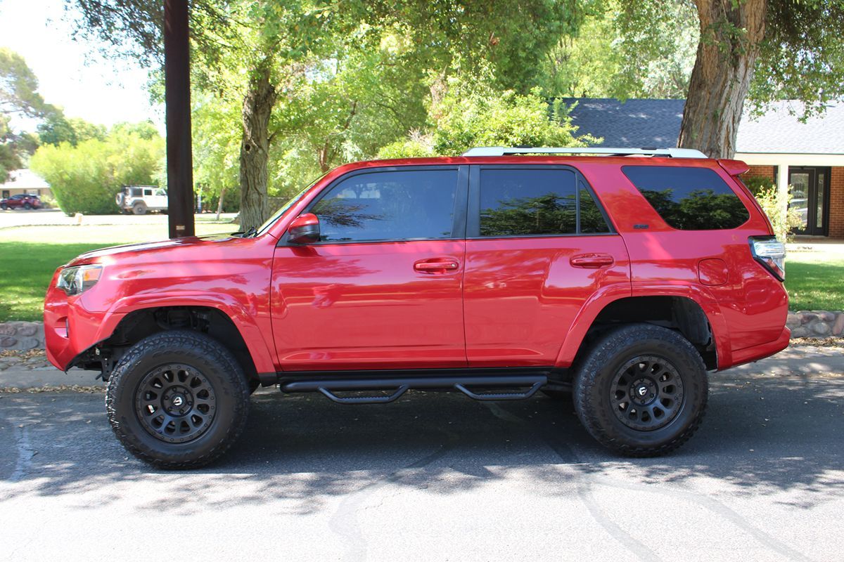 2016 Toyota 4Runner SR5 photo 2