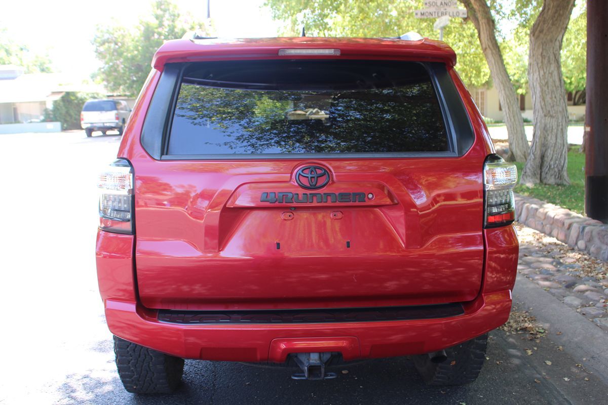 2016 Toyota 4Runner SR5 photo 5