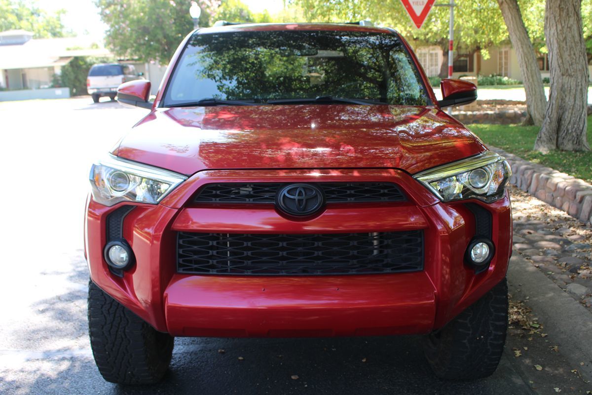 2016 Toyota 4Runner SR5 photo 4