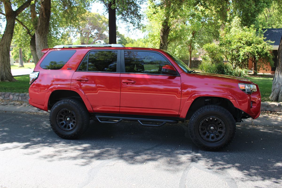 2016 Toyota 4Runner SR5 photo 3
