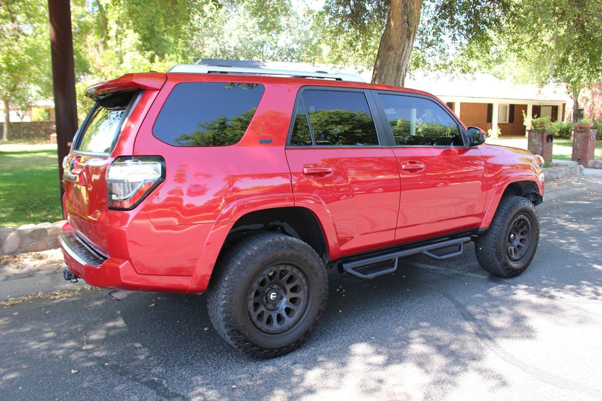 2016 Toyota 4Runner SR5 photo 6