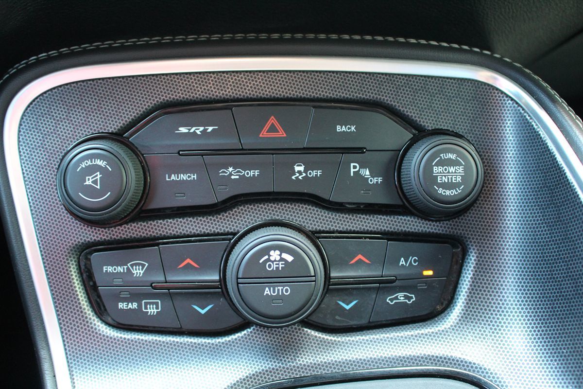2015 Dodge Challenger SRT8 392 photo 18