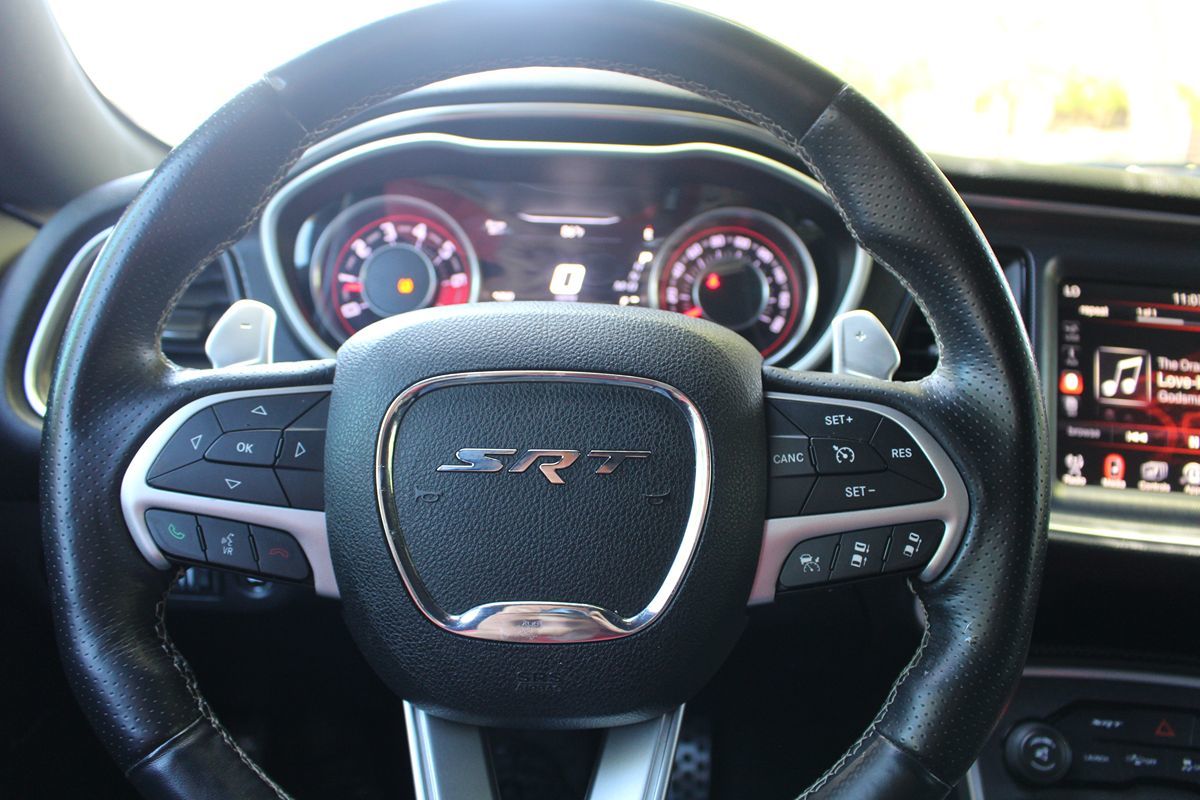 2015 Dodge Challenger SRT8 392 photo 21