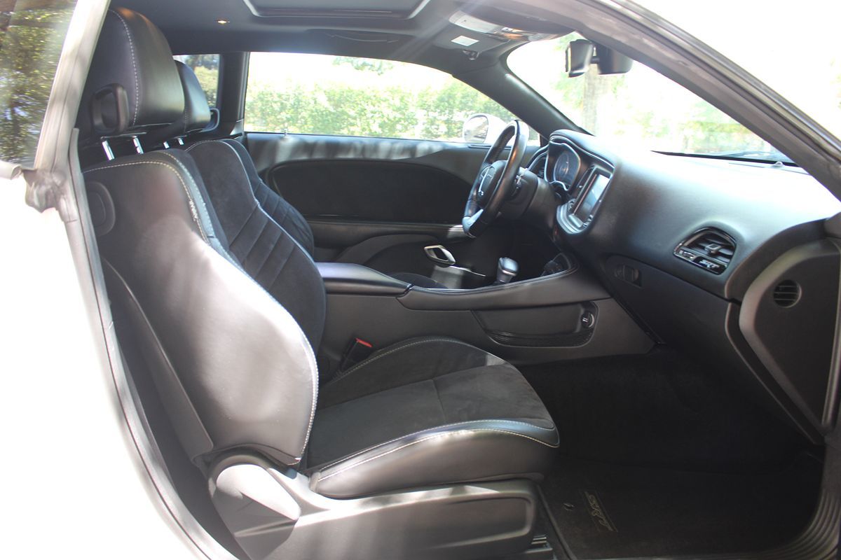 2015 Dodge Challenger SRT8 392 photo 14