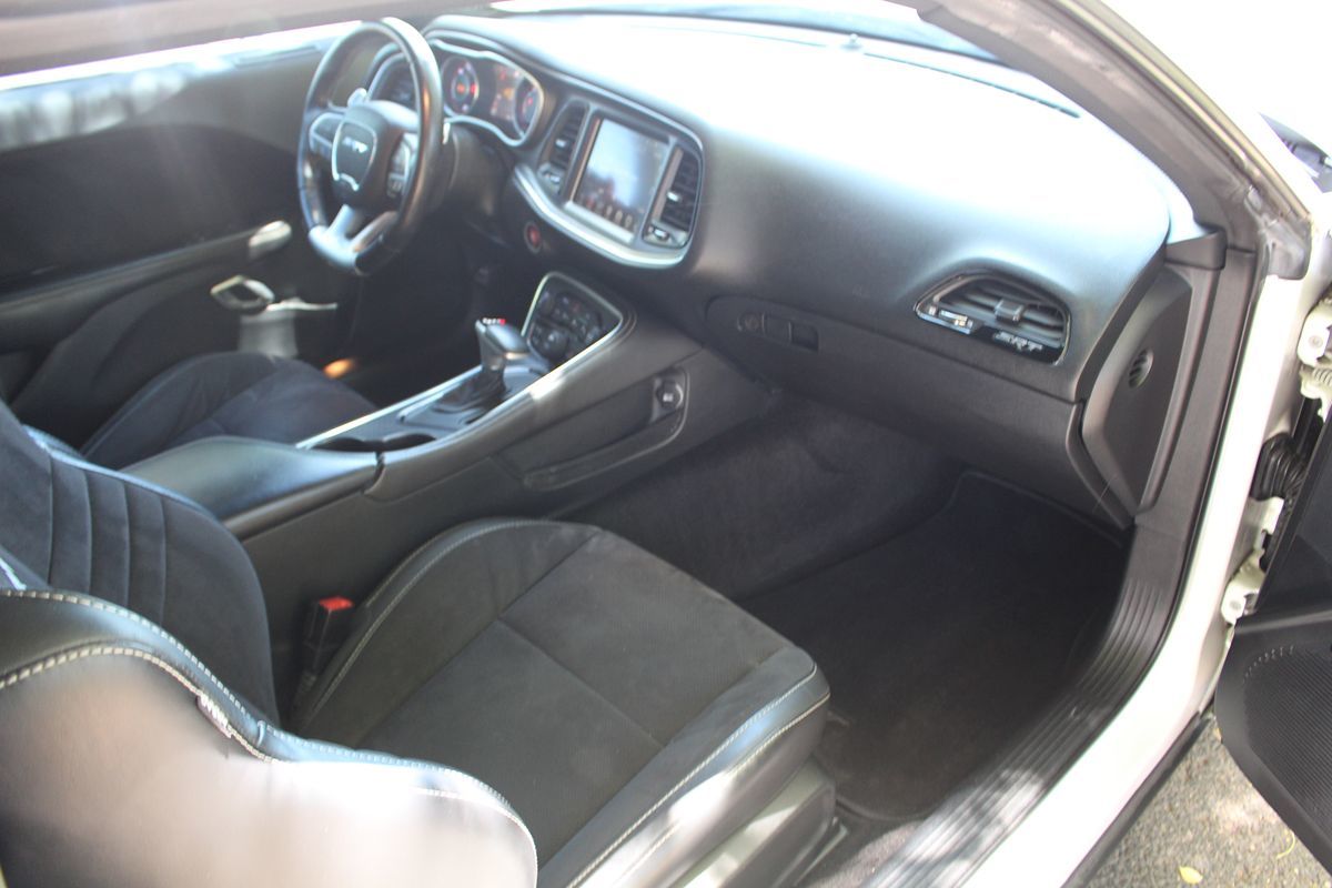 2015 Dodge Challenger SRT8 392 photo 13