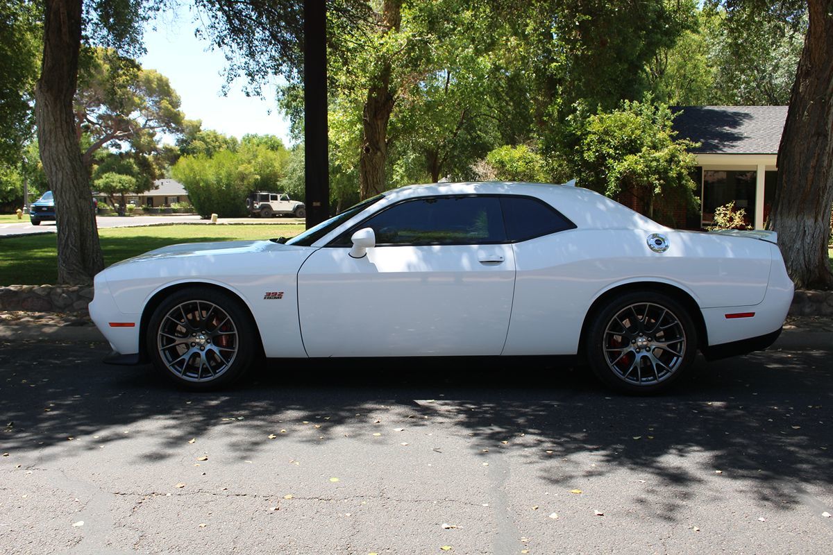 2015 Dodge Challenger SRT8 392 photo 2