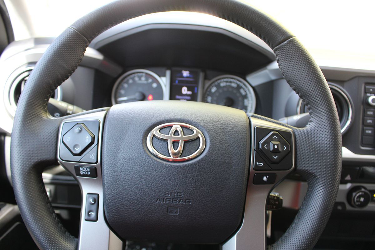 2017 Toyota Tacoma SR5 photo 18