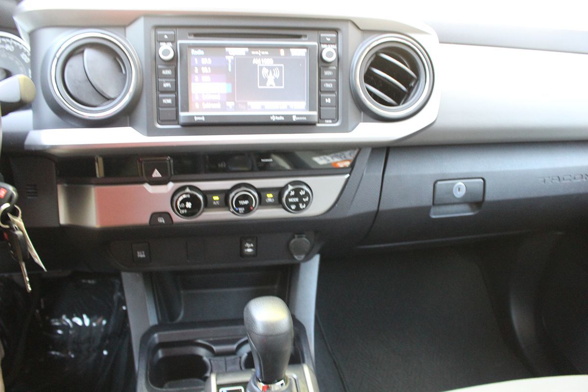 2017 Toyota Tacoma SR5 photo 23
