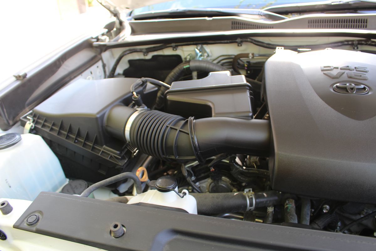 2017 Toyota Tacoma SR5 photo 40