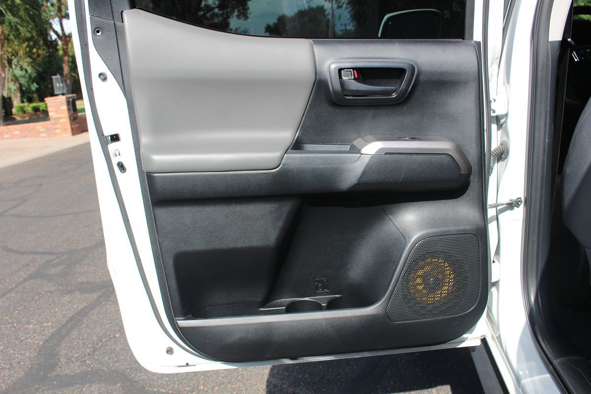 2017 Toyota Tacoma SR5 photo 13