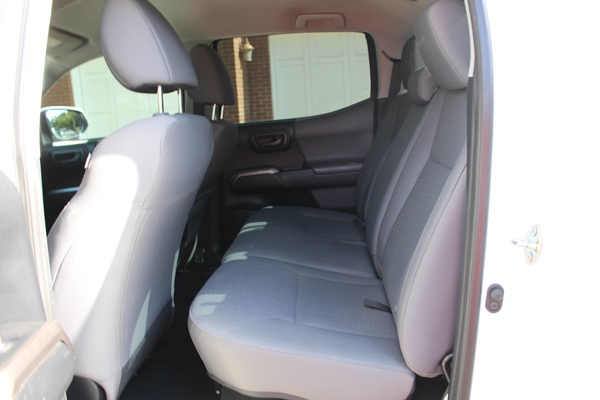 2017 Toyota Tacoma SR5 photo 11