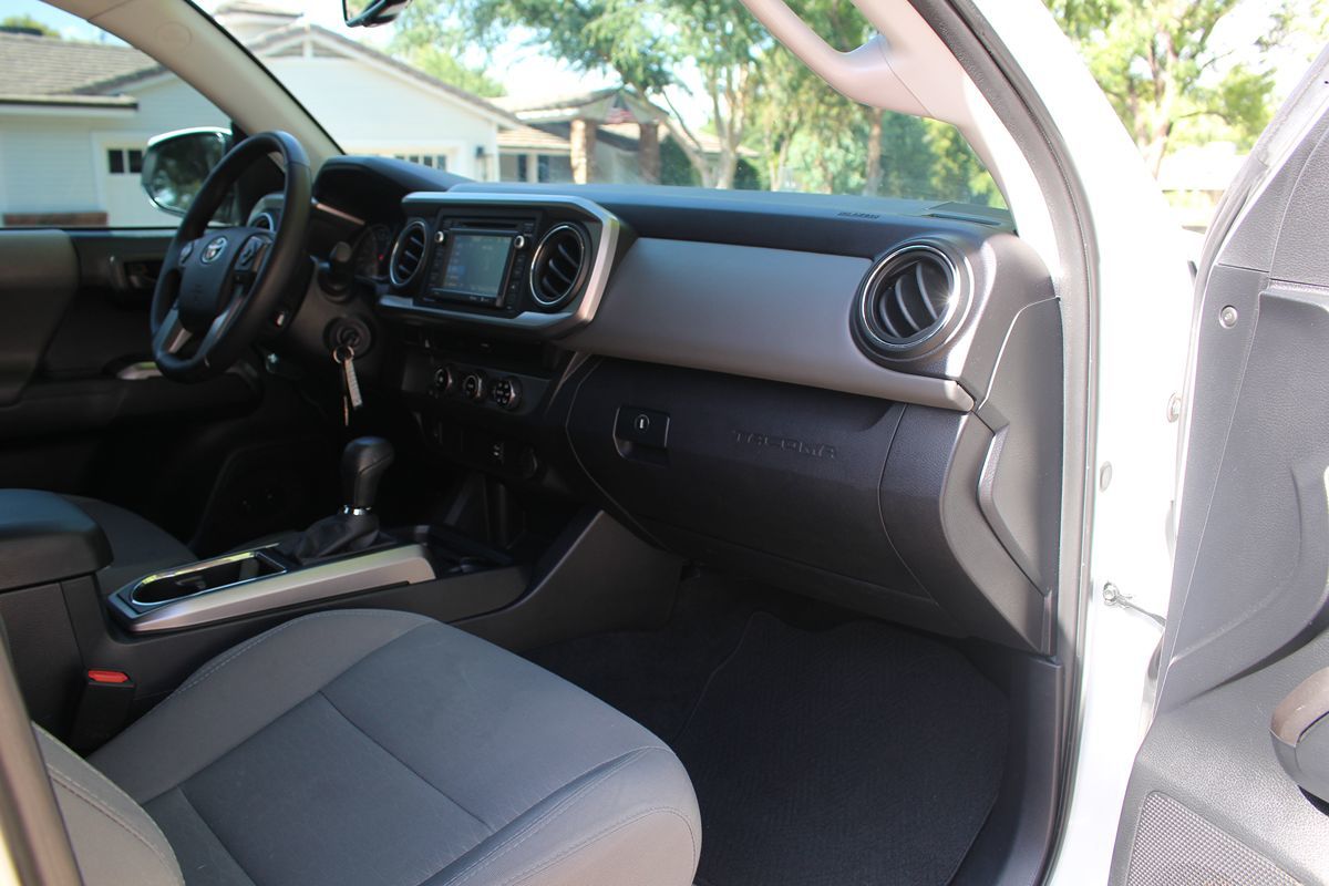 2017 Toyota Tacoma SR5 photo 15