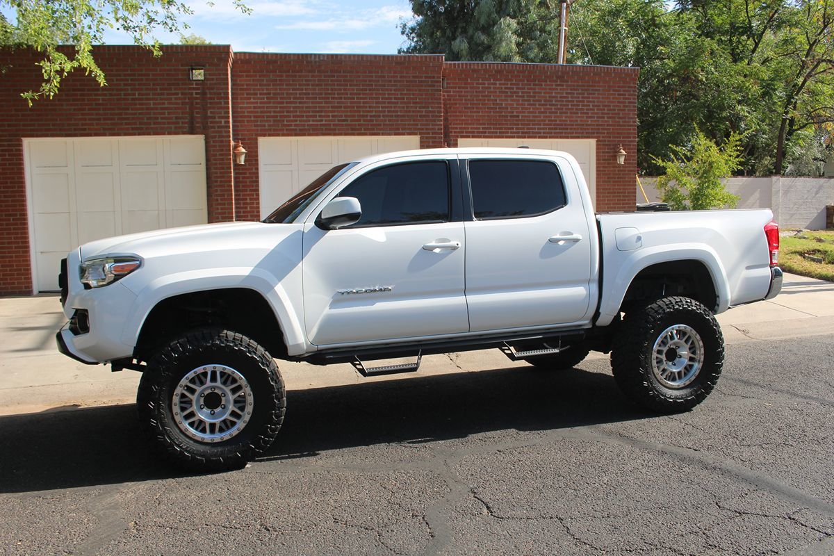 2017 Toyota Tacoma SR5 photo 26
