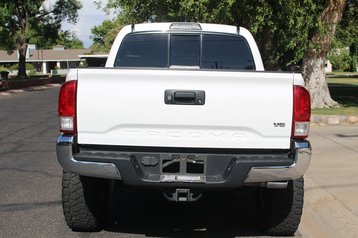 2017 Toyota Tacoma SR5 photo 5