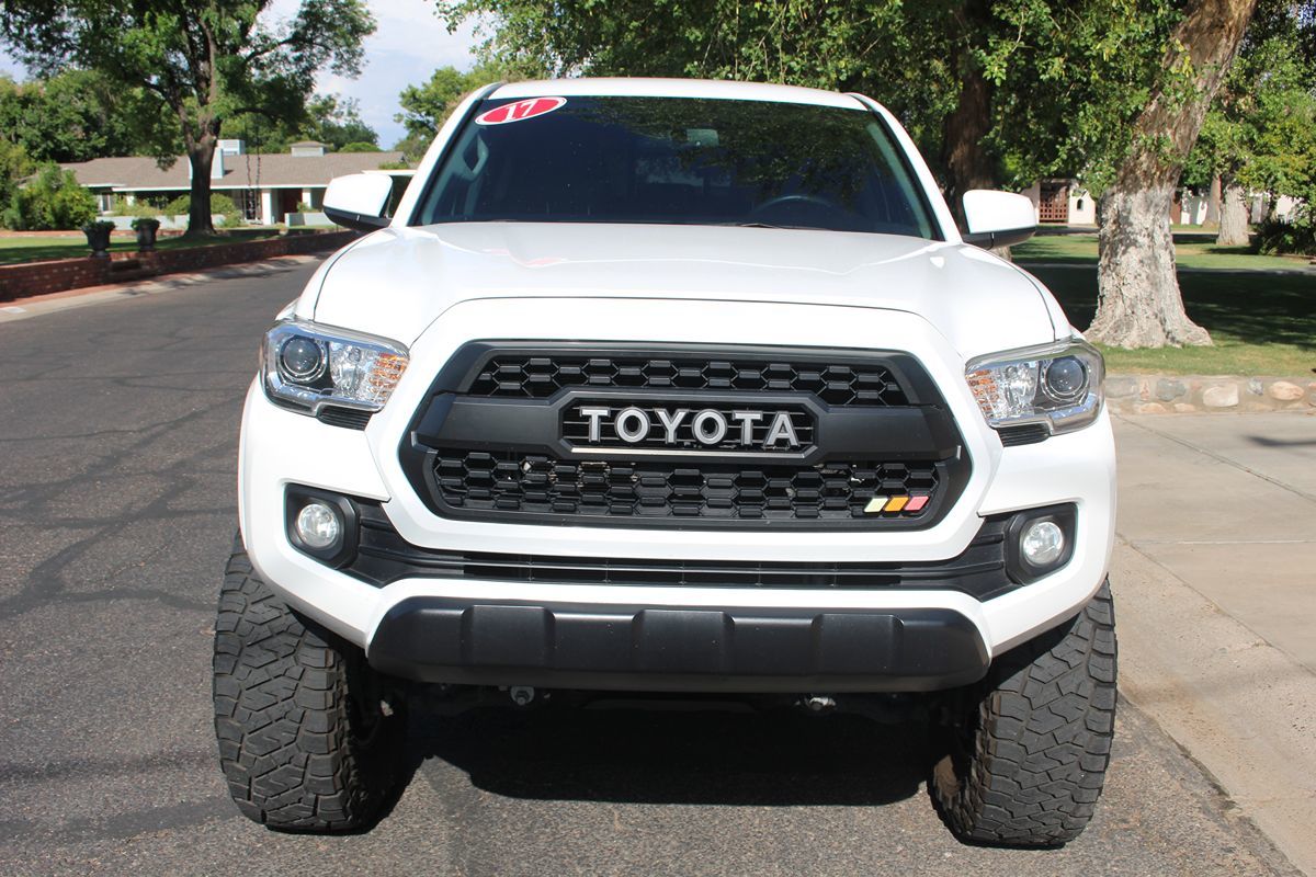 2017 Toyota Tacoma SR5 photo 4