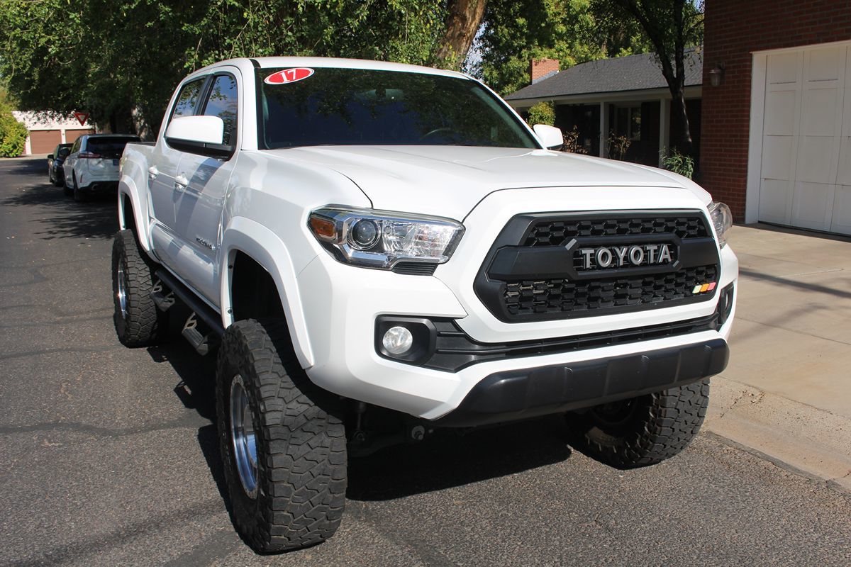 2017 Toyota Tacoma SR5 photo 31