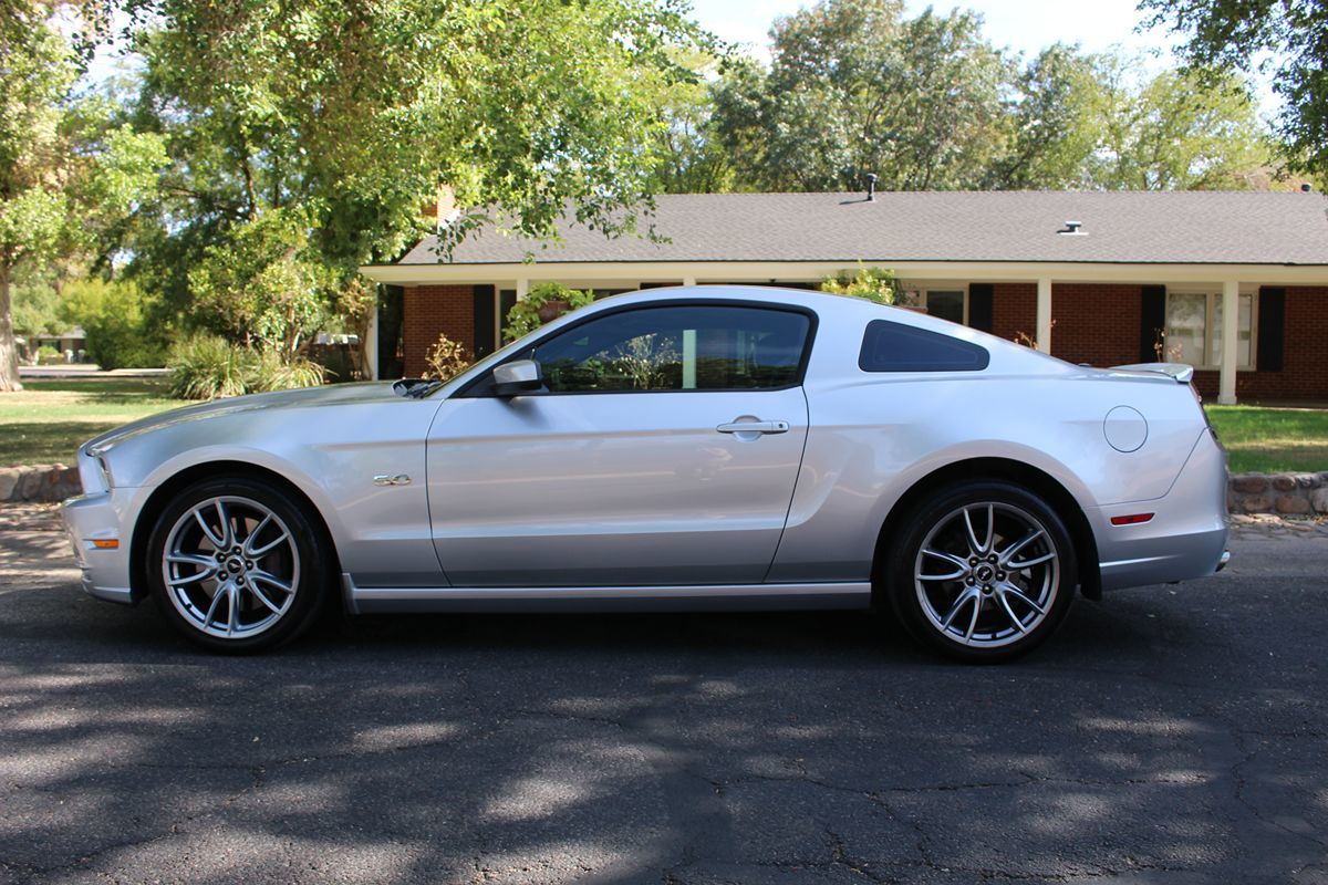 2014 Ford Mustang GT Premium photo 2