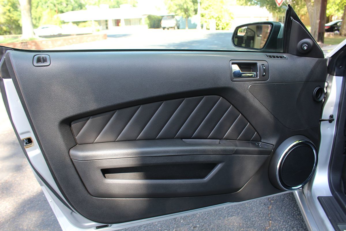 2014 Ford Mustang GT Premium photo 10