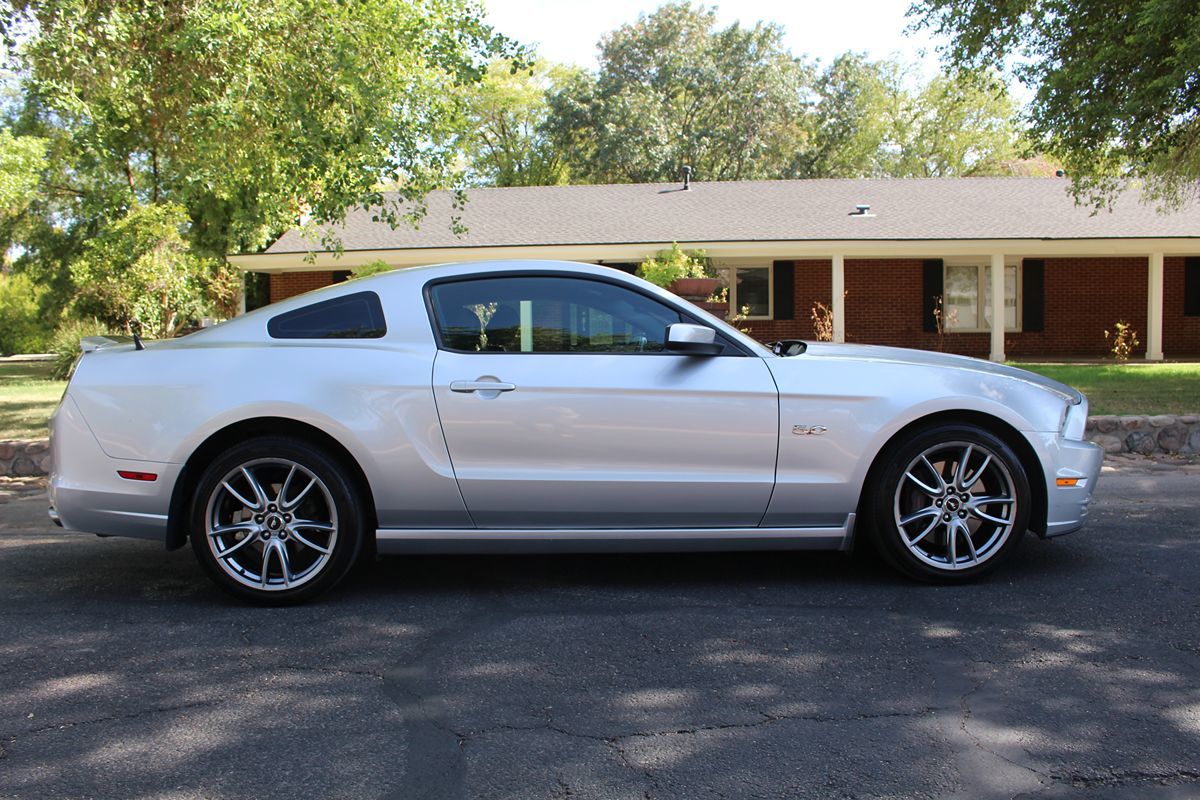 2014 Ford Mustang GT Premium photo 3