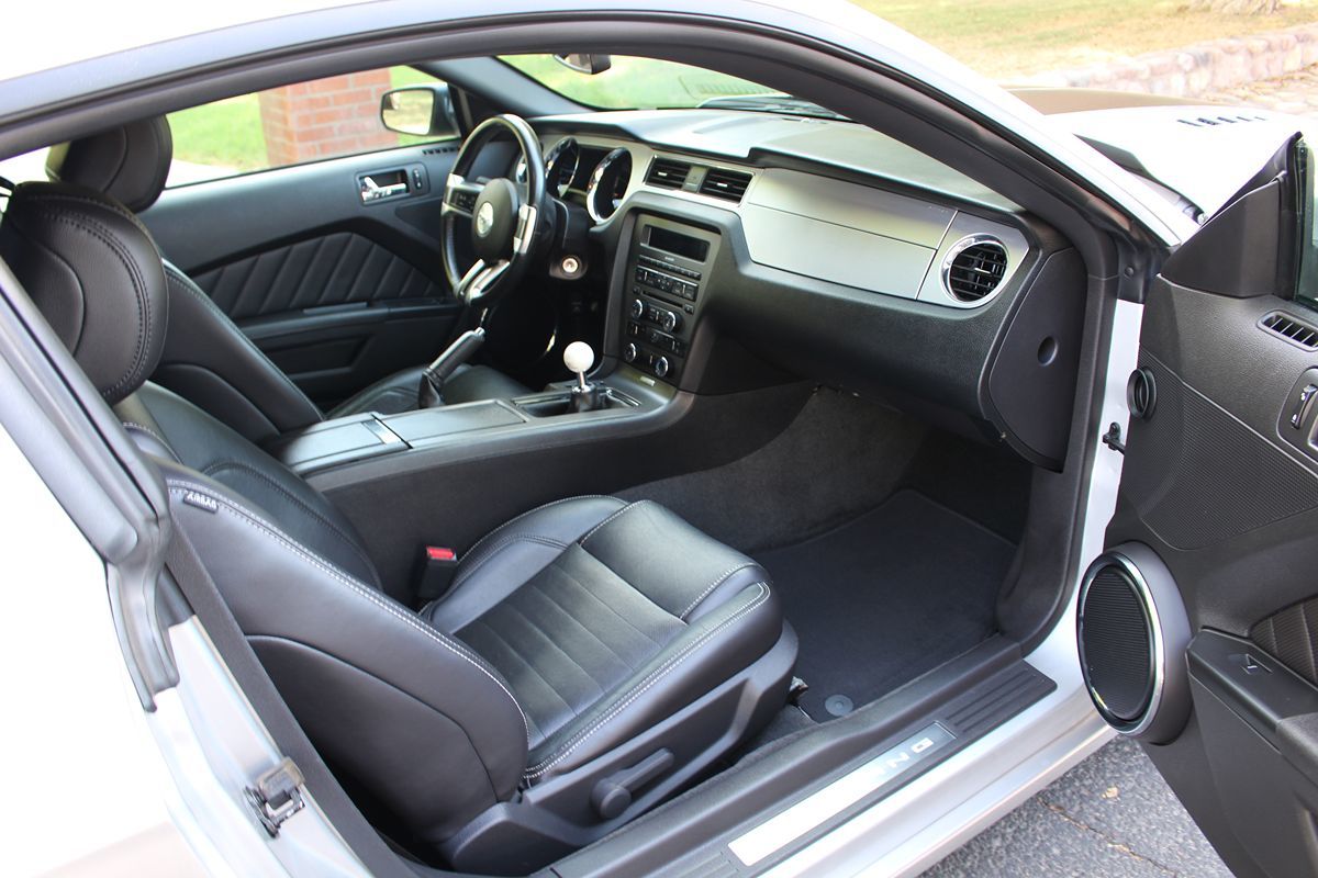 2014 Ford Mustang GT Premium photo 12
