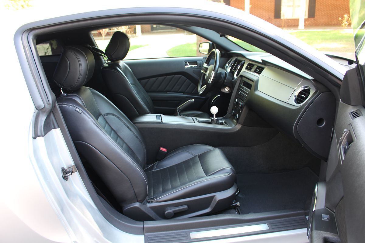 2014 Ford Mustang GT Premium photo 11