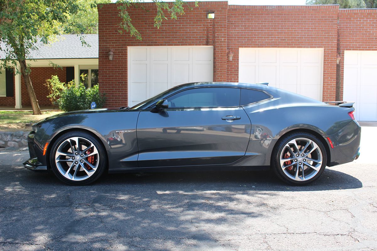 2017 Chevrolet Camaro 2SS photo 2