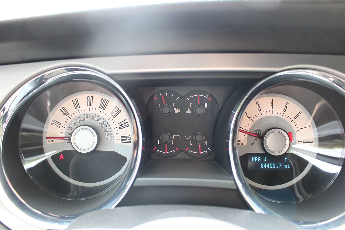 2011 Ford Mustang GT Premium photo 16