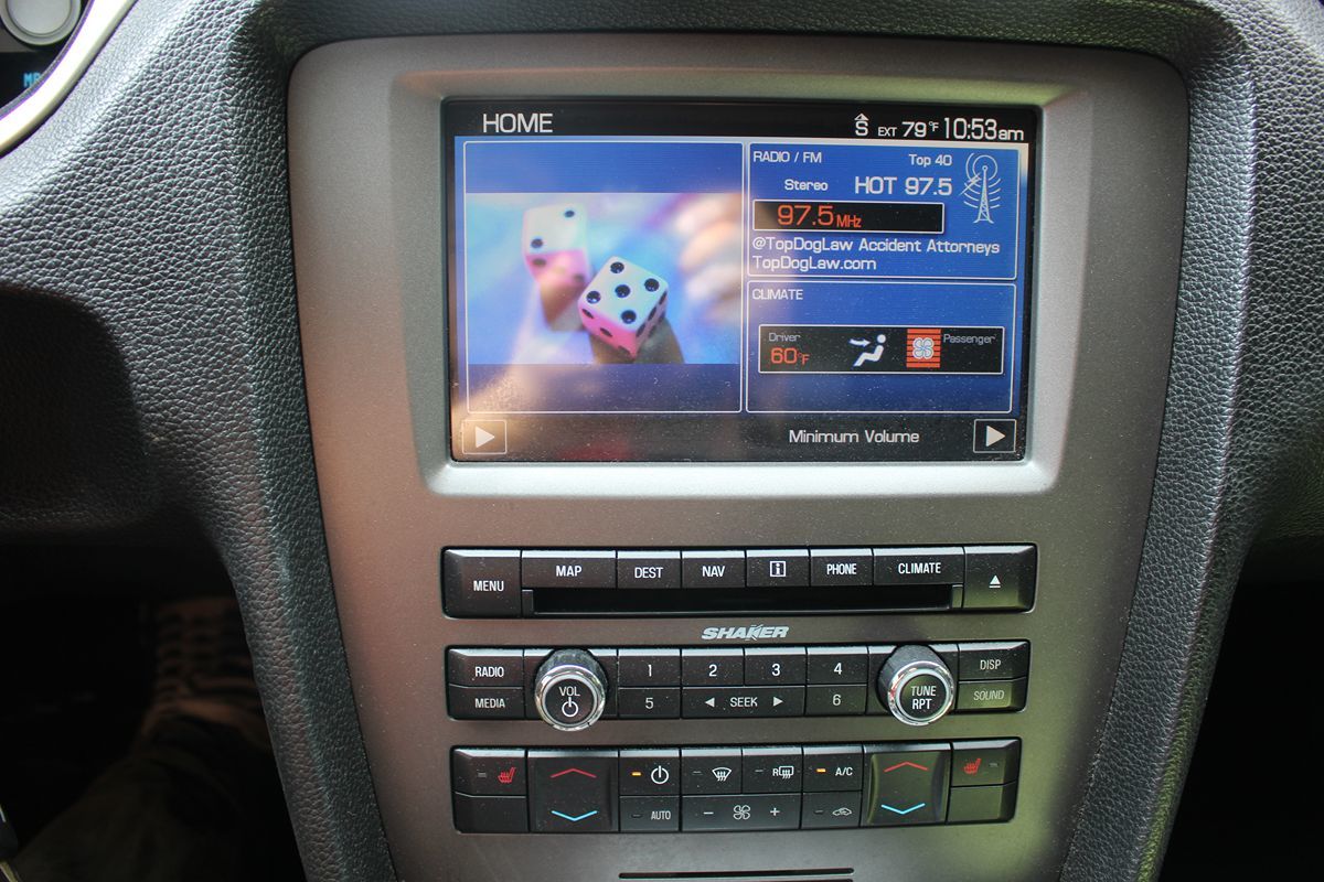 2011 Ford Mustang GT Premium photo 17